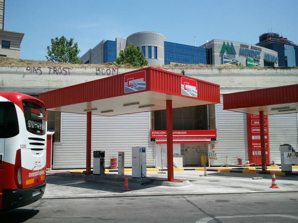 marquesina especial de gasolinera de autobuses en la estacion sur