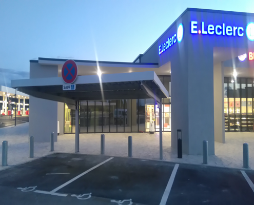 Carports pour les parkings des supermarchés E.Leclerc à Narbonne, France