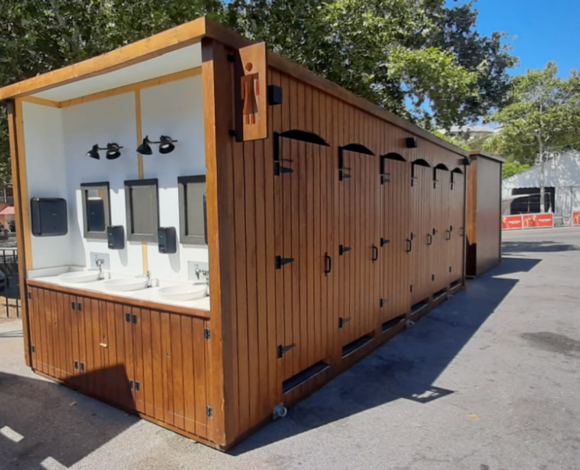 Módulos prefabricados de Europa Prefabri, utilizados como aseos en el festival Mare Nostrum.