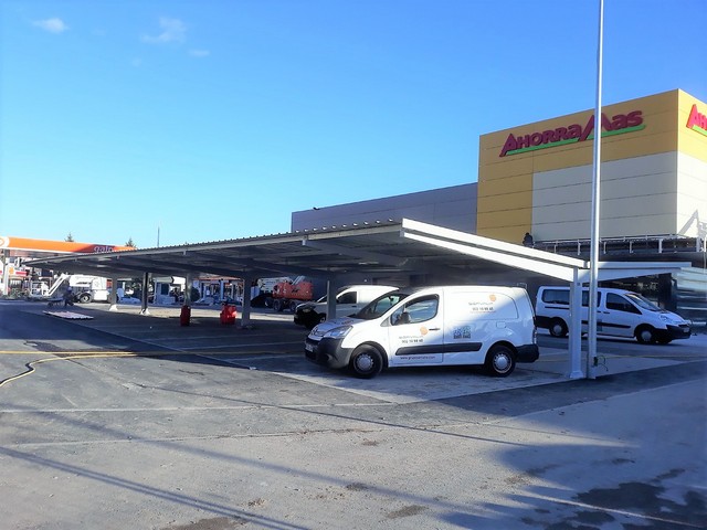 Marquesinas de aparcamiento para Ahorramás en Torrejón.